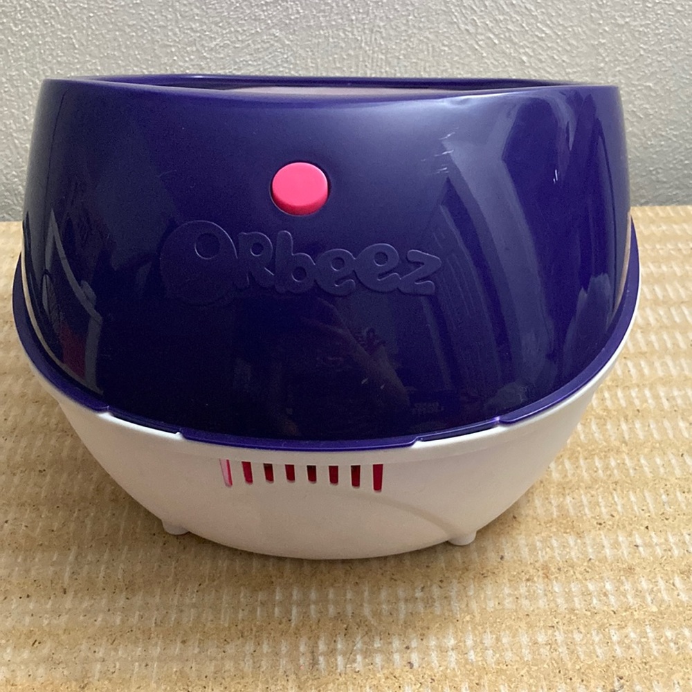 Orbeez foot spa, includes two containers of orbeez already grown.